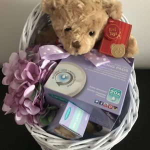 Mother’s gift basket “Breastfeeding Mummy” with shades of white and purple