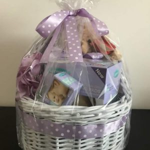 Mother’s gift basket “Breastfeeding Mummy” with shades of white and purple